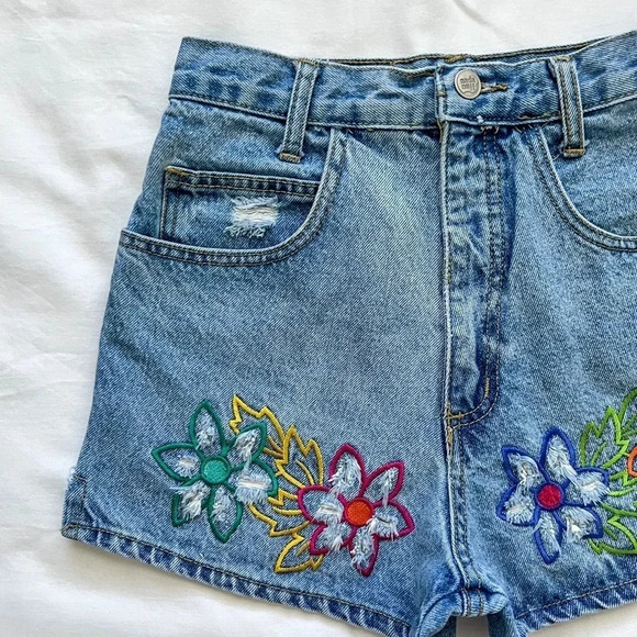Vintage 90’s Nada Nuff Embroidered Denim Shorts - Picture 3 of 11